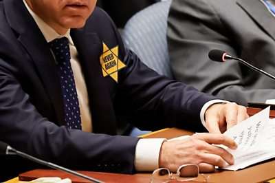 Israel's UN ambassador pins yellow star to chest