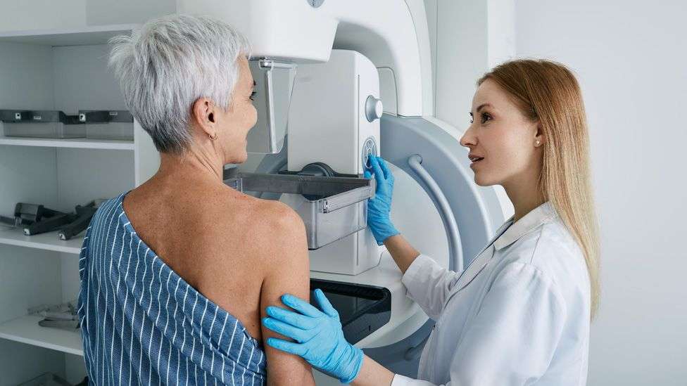 Thousands to be offered drug to prevent breast cancer in England