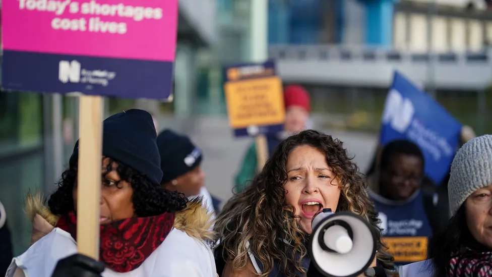 Nurses react with fury over doctor pay offer