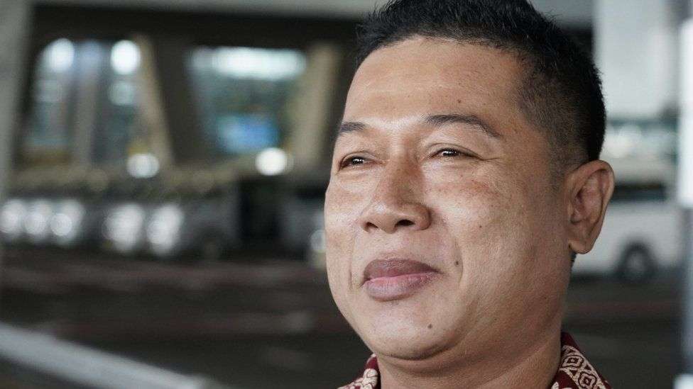Hamas hostages: Thai workers return to overjoyed families in Bangkok