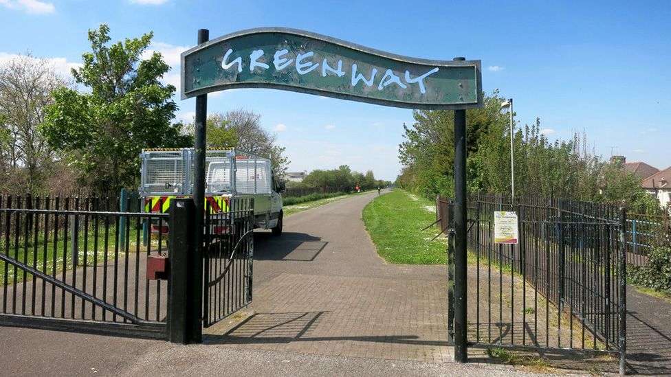 Newham: Newborn baby girl found in shopping bag