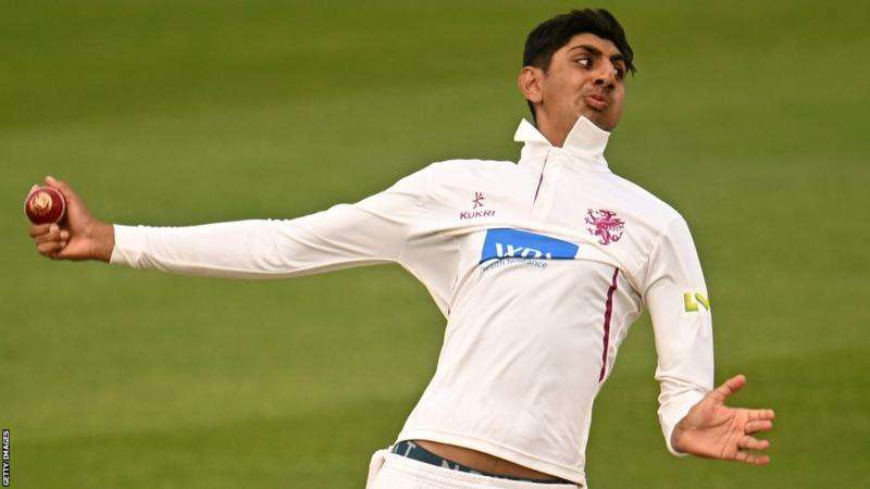 Shoaib Bashir returns to UK to resolve visa issues