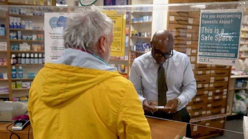 Pharmacists to prescribe drugs for minor illnesses