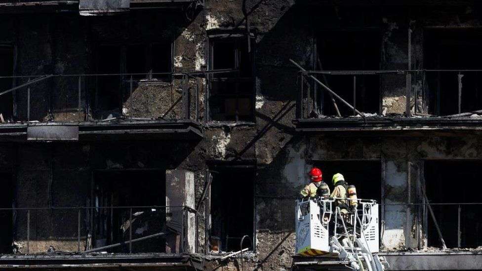 Valencia fire: Ten bodies found as Spanish police search gutted flats