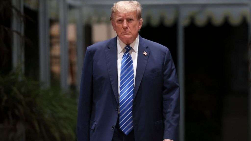 Trump bond: Lawyers say he is unable to get $464m guarantee in New York fraud case