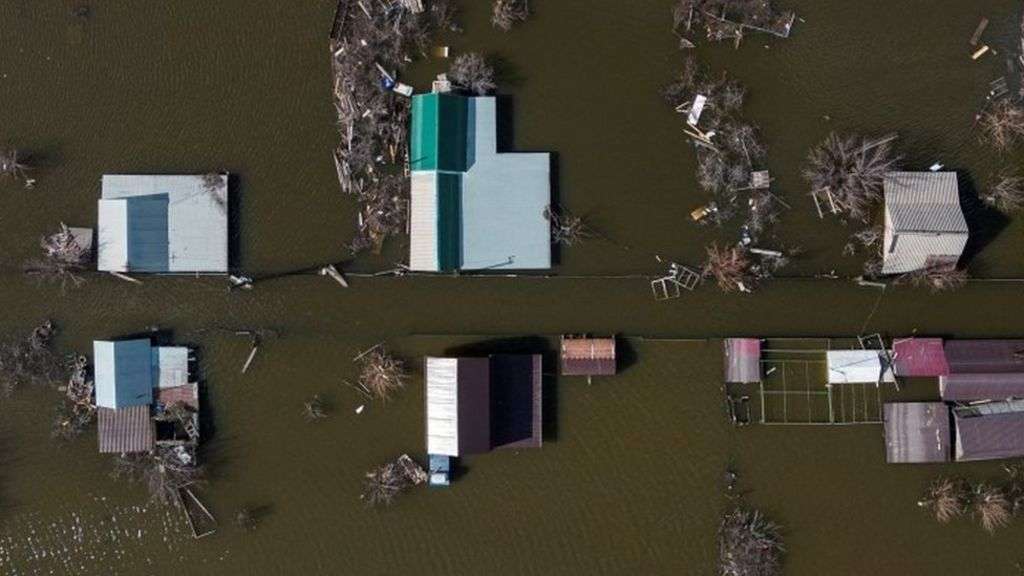 Russia Kazakhstan floods: 'Colossal' floods heading for Kurgan
