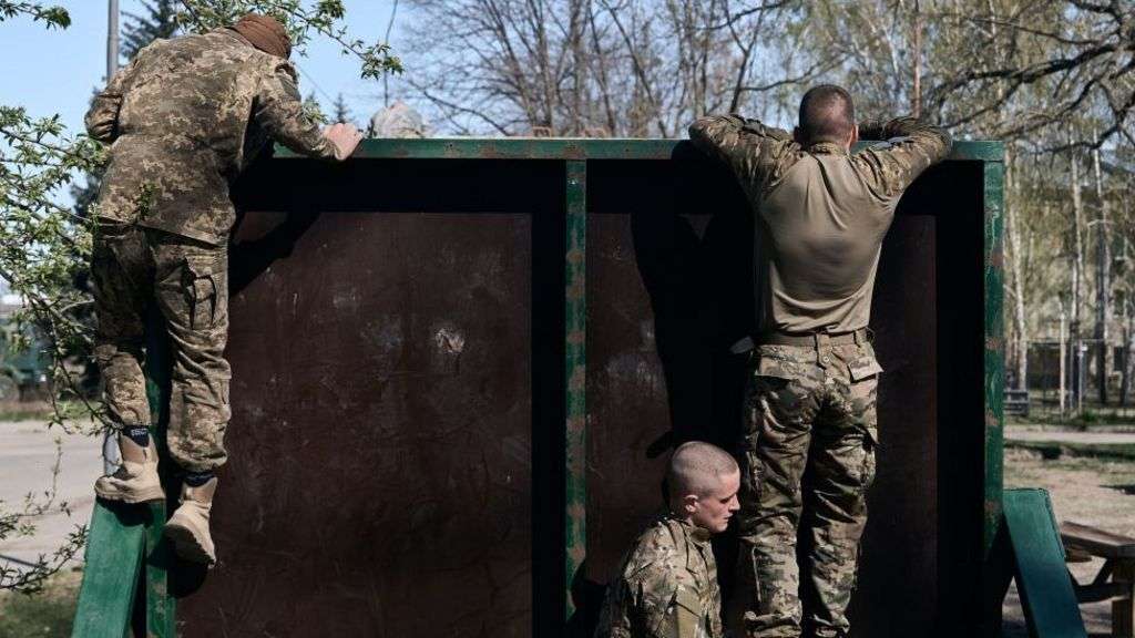 Ukraine war: Kyiv tightens pressure on fighting age men abroad