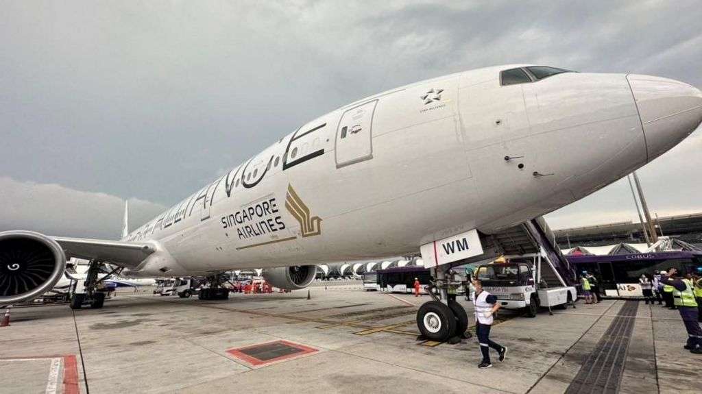 One dead as London-Singapore flight hit by turbulence