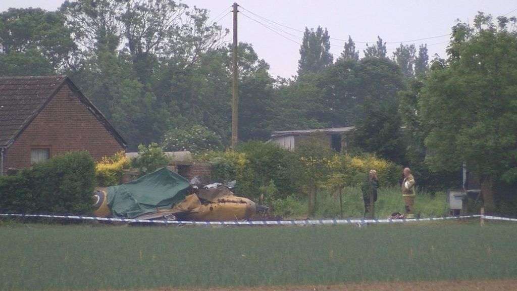 Pilot dies after Spitfire crash in Lincolnshire field