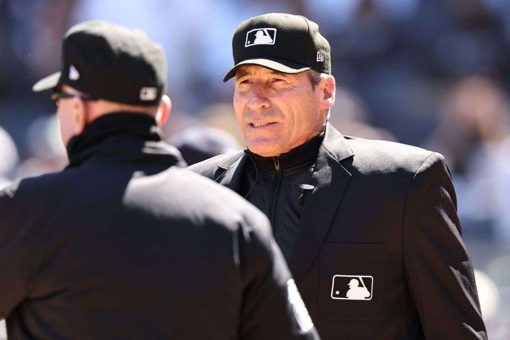 Much-vilified MLB umpire Angel Hern�ndez calls it quits