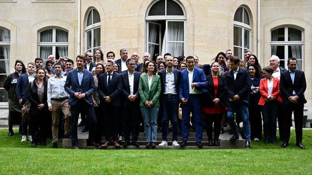 French left forms 'Popular Front' to fight far right