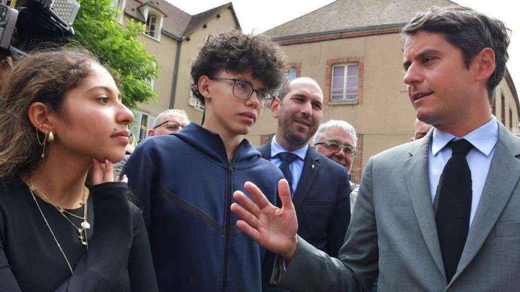 Only far right can win majority, warns French PM