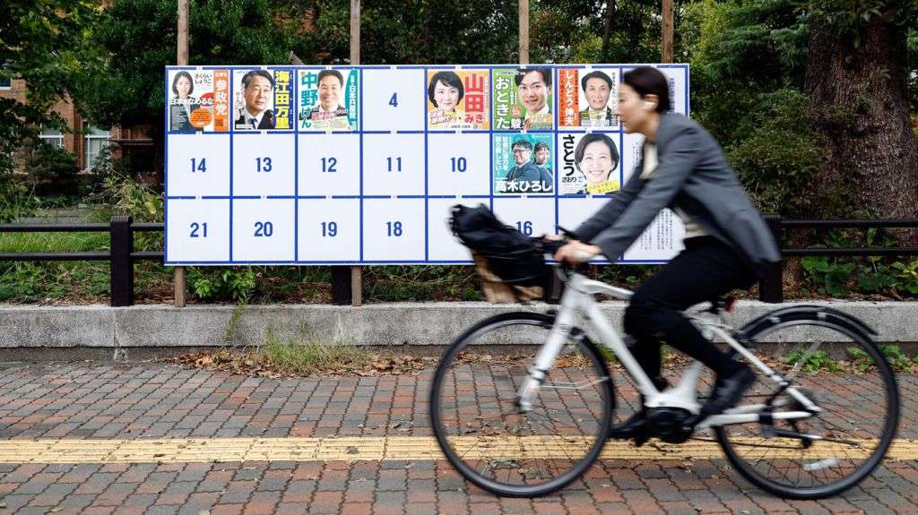 Cyclists on phones face jail under Japan�s new laws