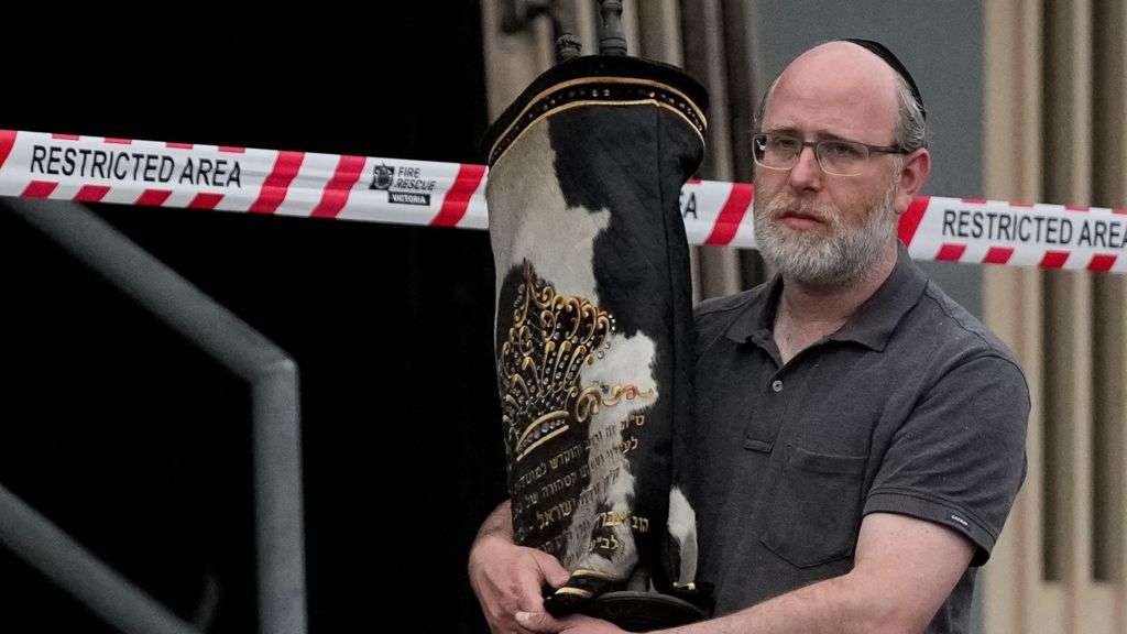 Worshippers flee arson attack at Melbourne synagogue