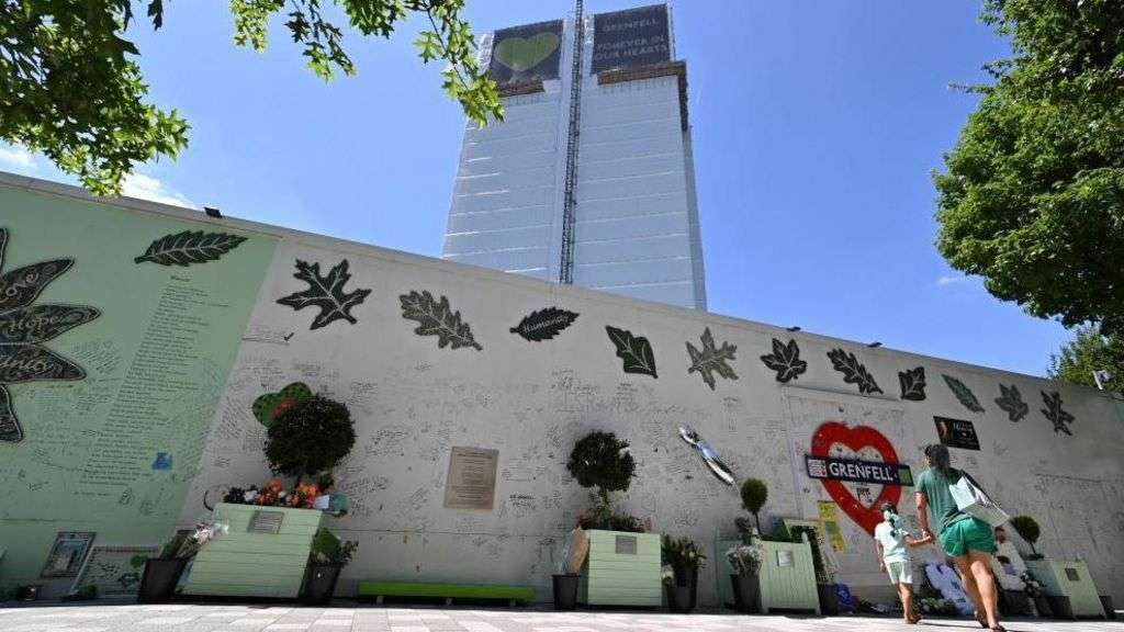 Families' anger at plan to dismantle Grenfell Tower