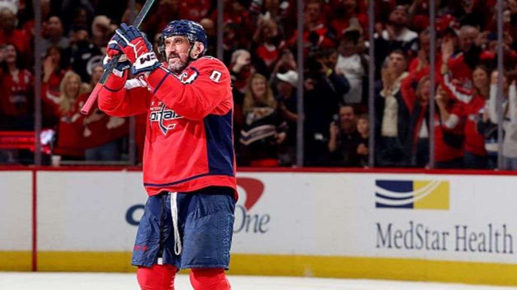 Ovechkin equals Gretzky's record of 894 NHL goals