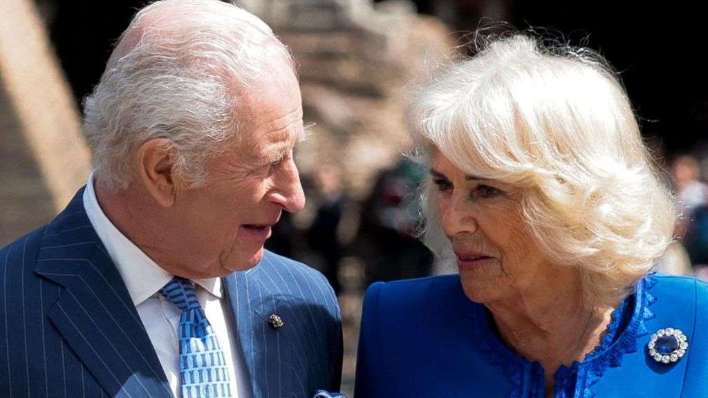 King and Queen at temple of love in Italy visit