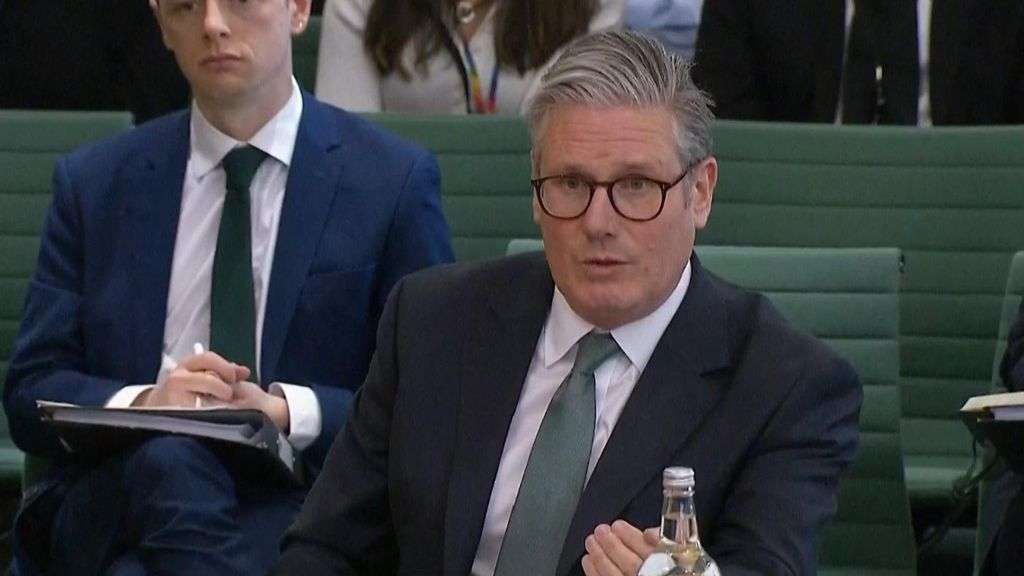 Starmer criticises watchdog's benefits forecasts