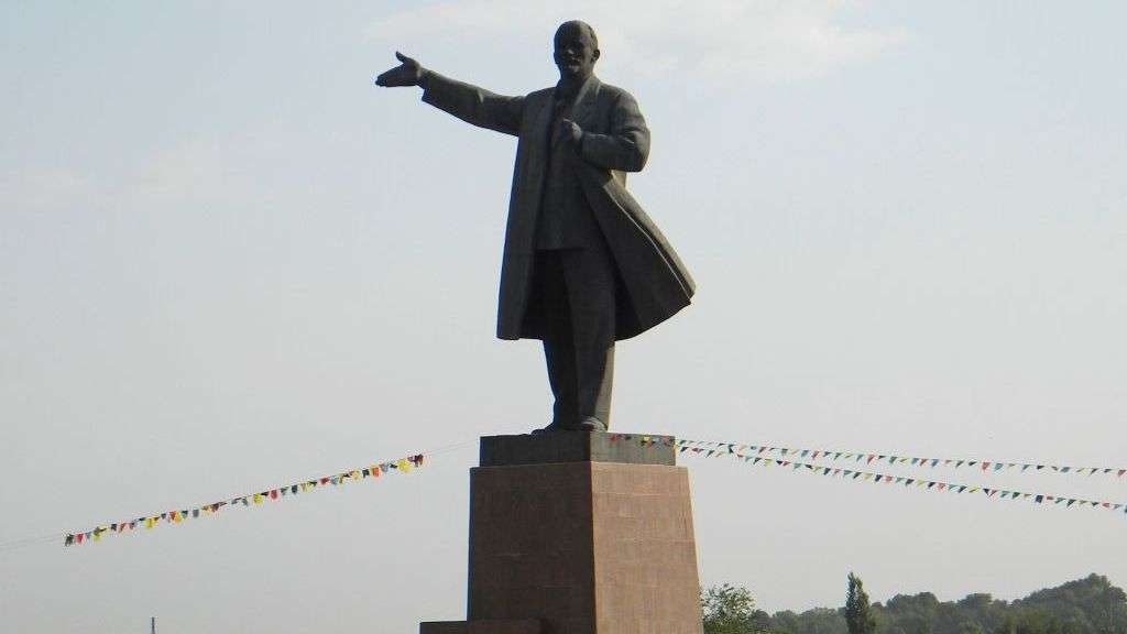 Central Asia's tallest Lenin statue taken down