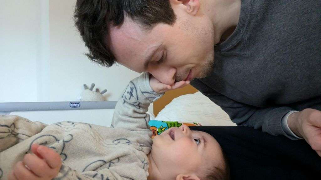 Give new dads six weeks off work at nearly full pay, MPs say