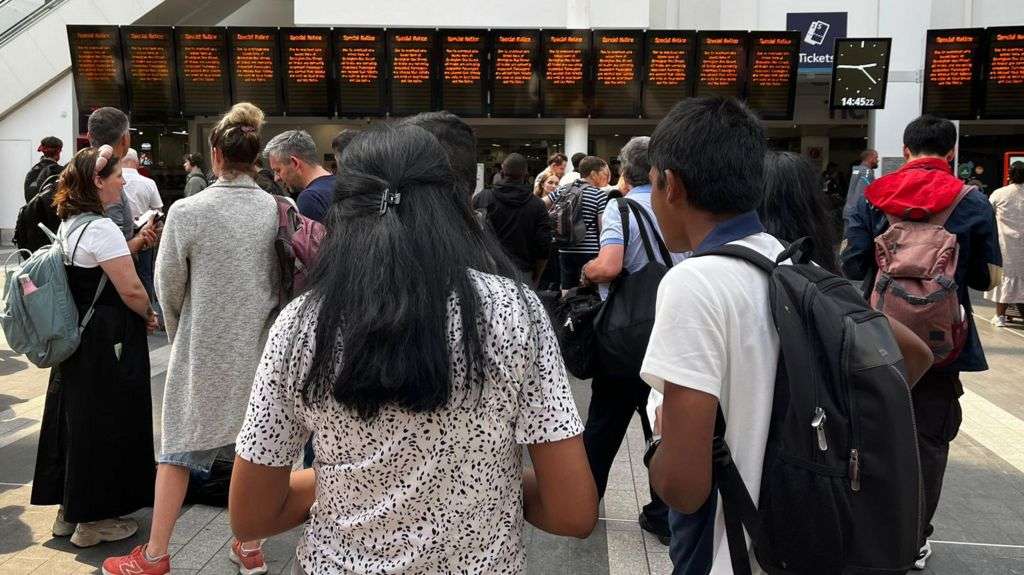 Major rail disruption after wires damaged