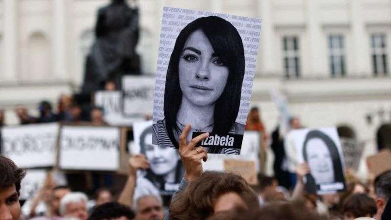 Doctors found guilty over death of pregnant woman in Poland